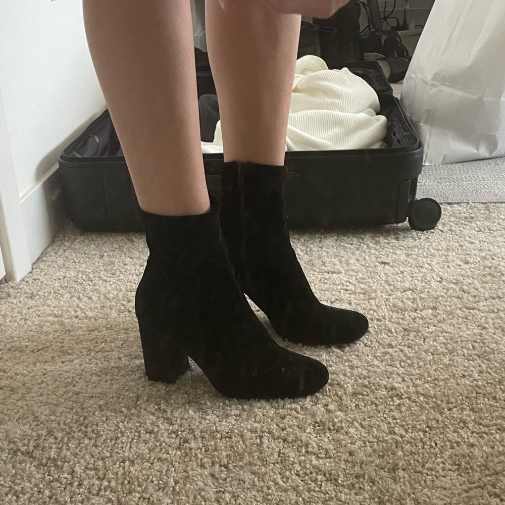Black velvet bootie